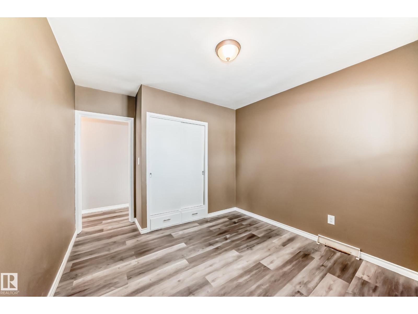 8639 64 AV NW NW - 19