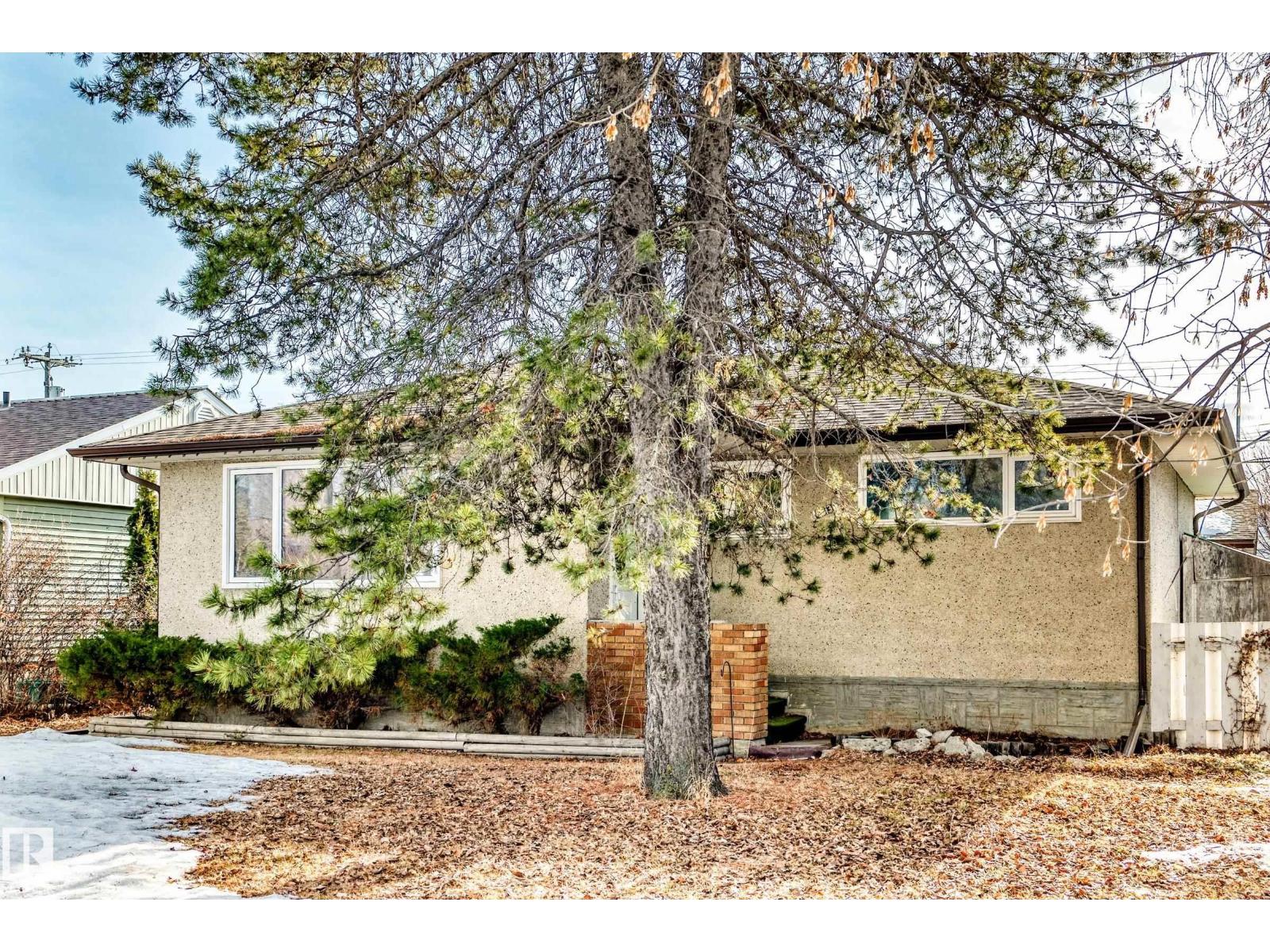 8639 64 AV NW NW - 2