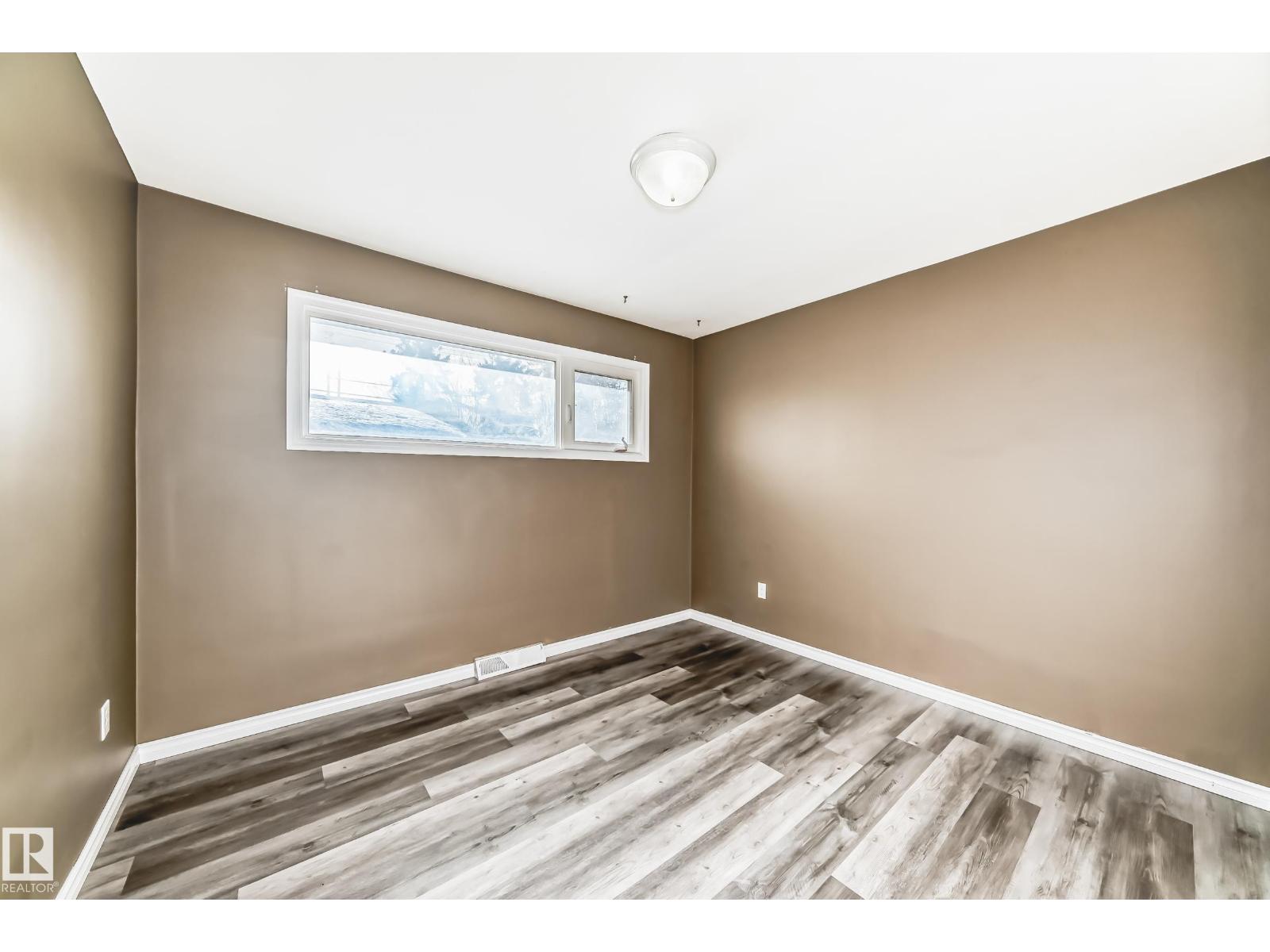 8639 64 AV NW NW, Edmonton