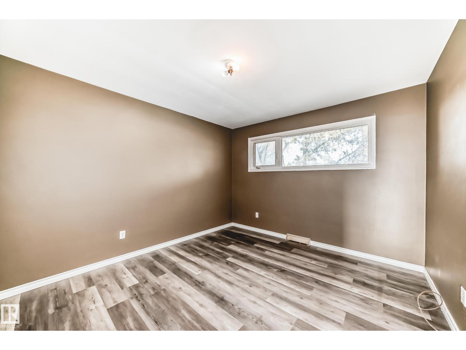 8639 64 AV NW NW, Edmonton