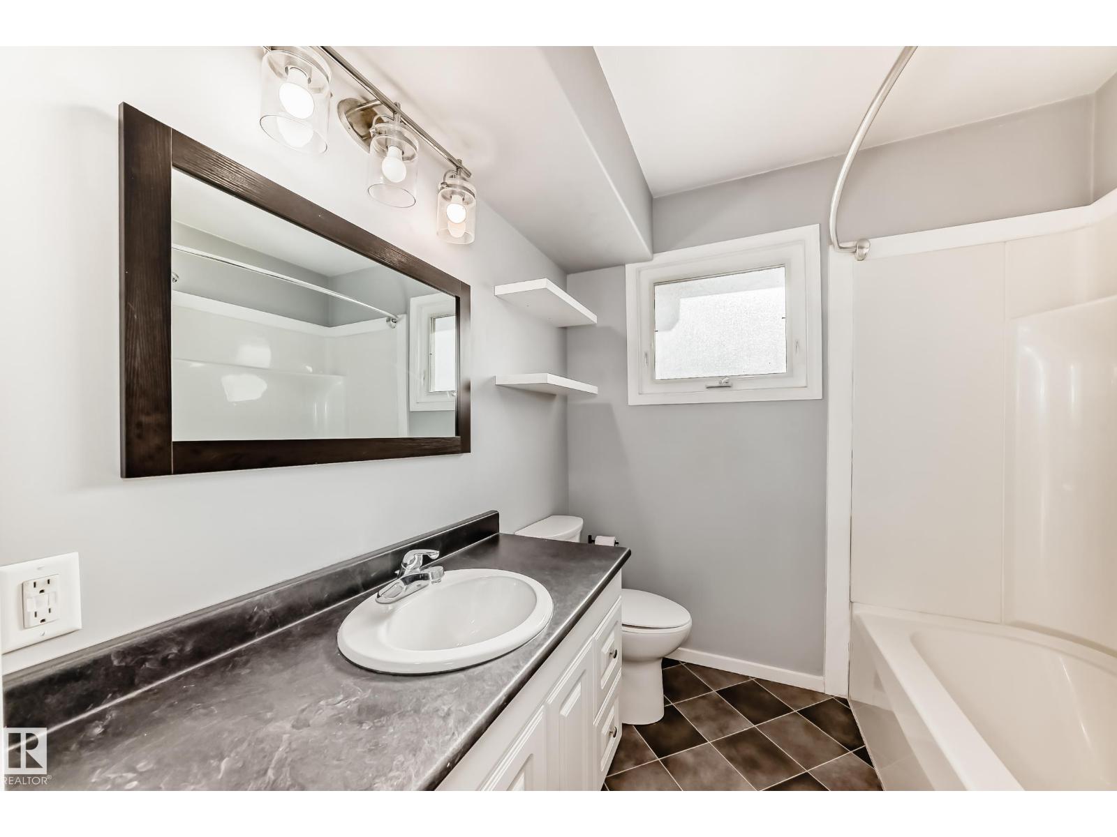 8639 64 AV NW NW, Edmonton