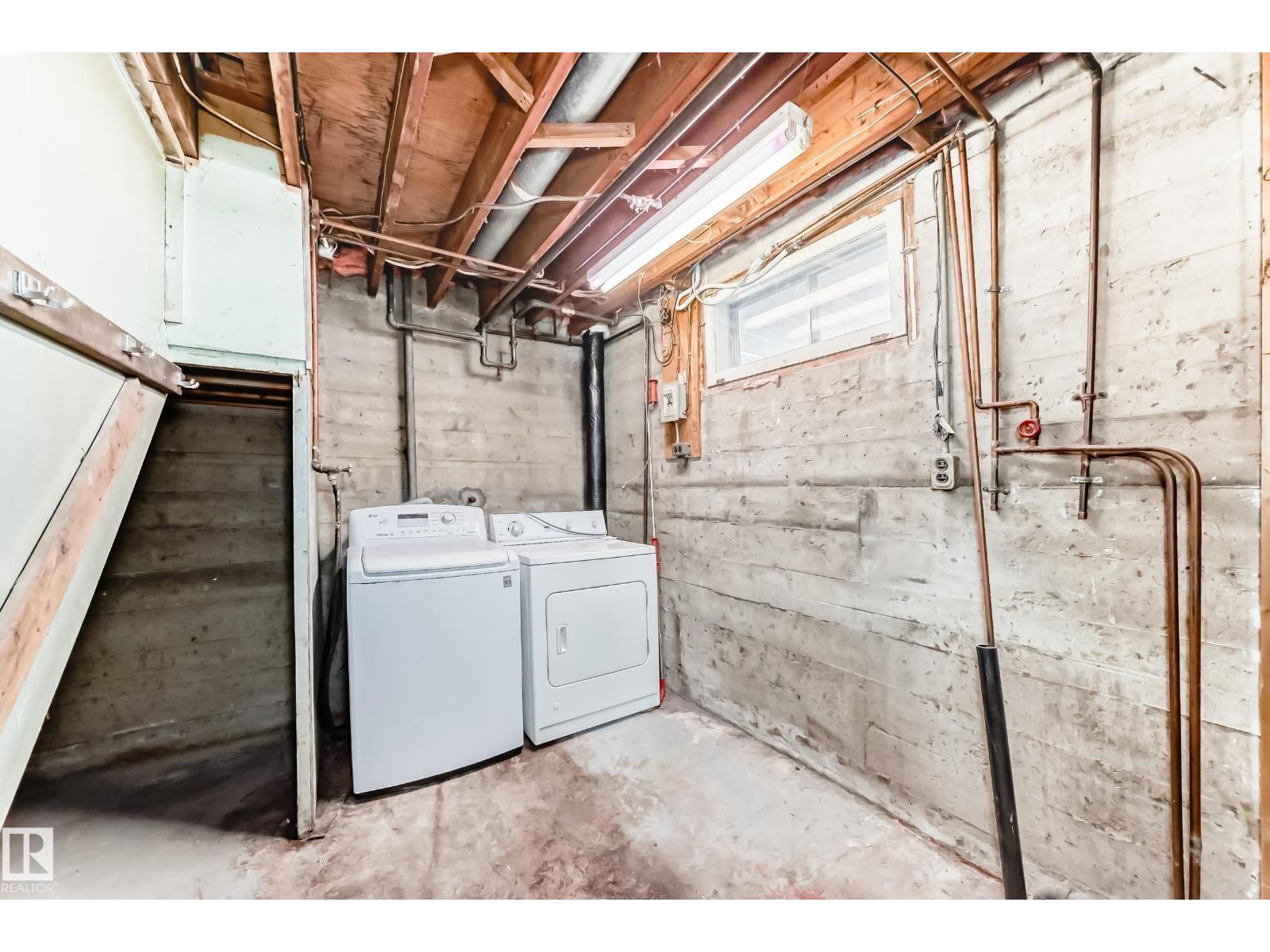 8639 64 AV NW NW - 34