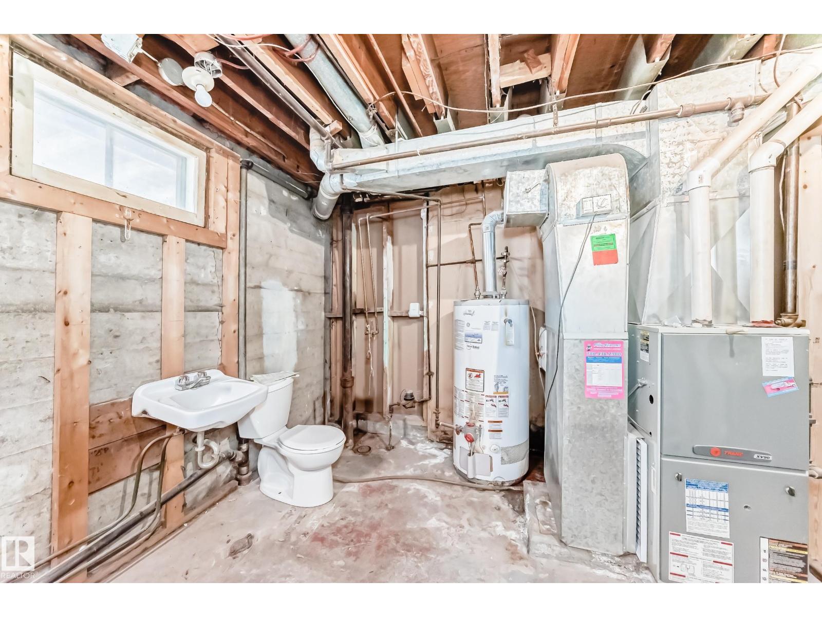 8639 64 AV NW NW - 36
