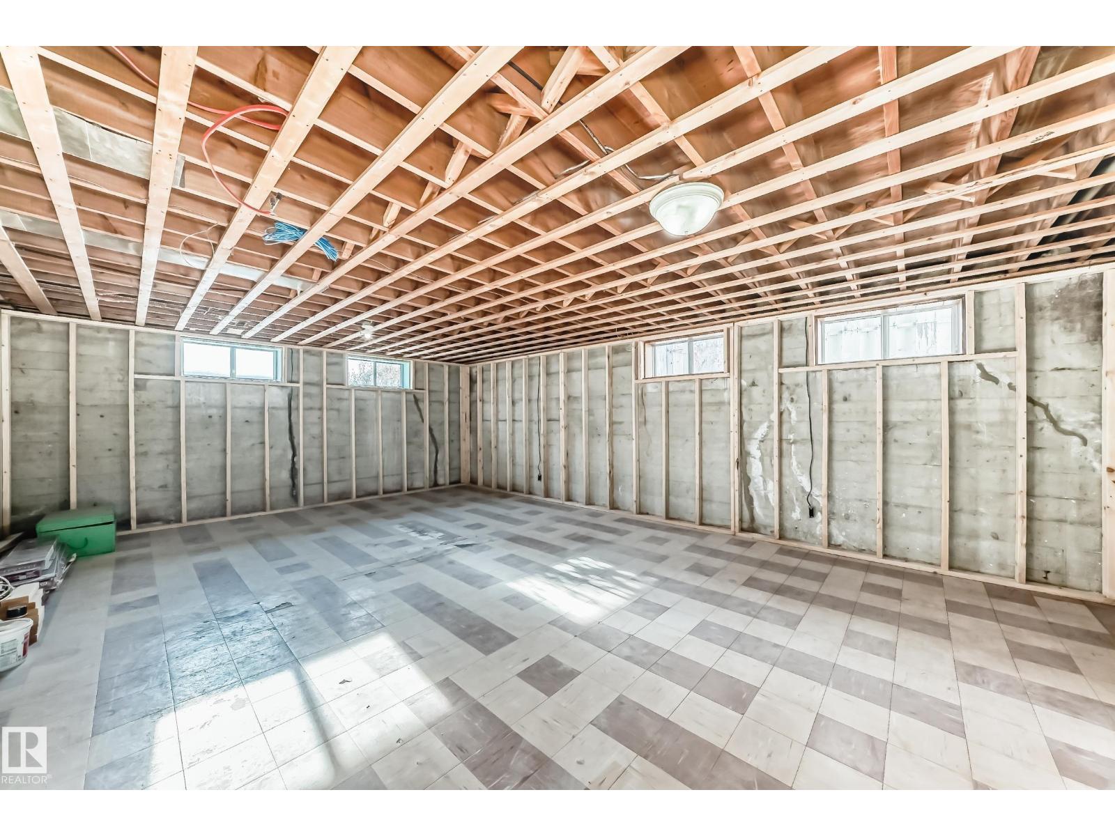 8639 64 AV NW NW, Edmonton