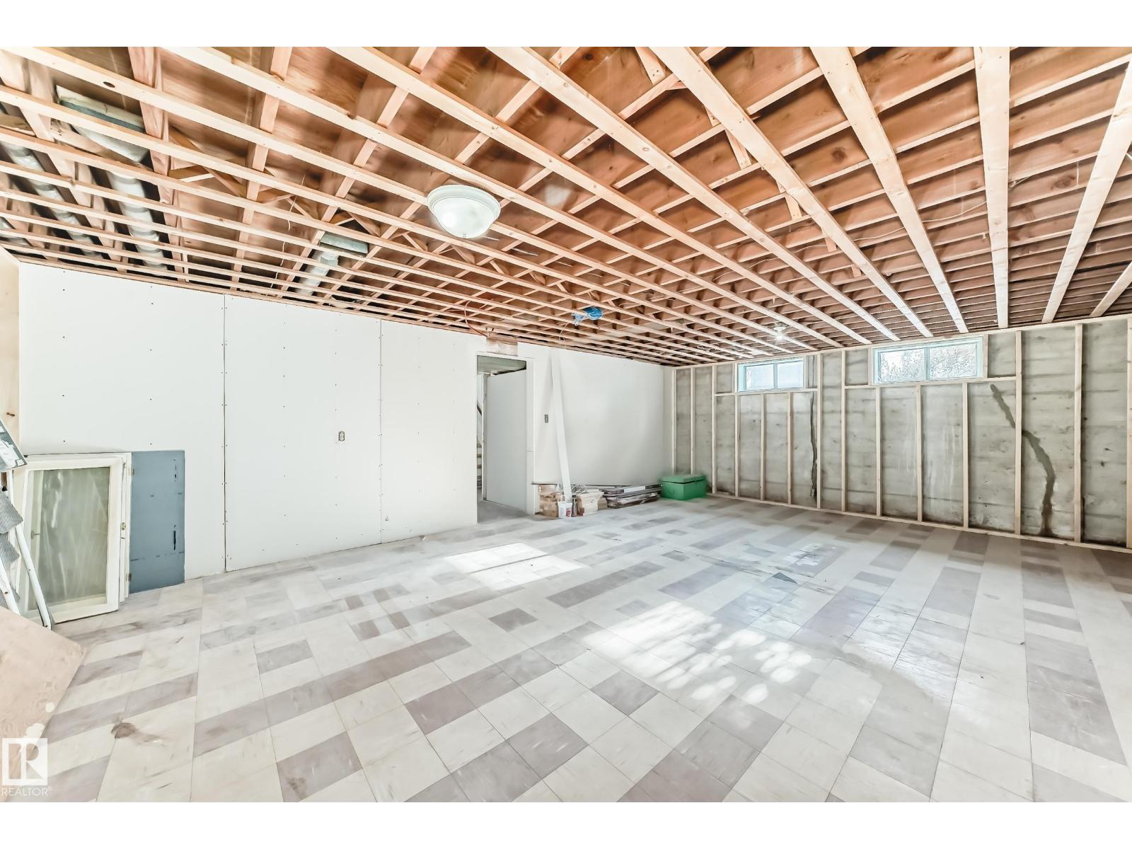 8639 64 AV NW NW, Edmonton