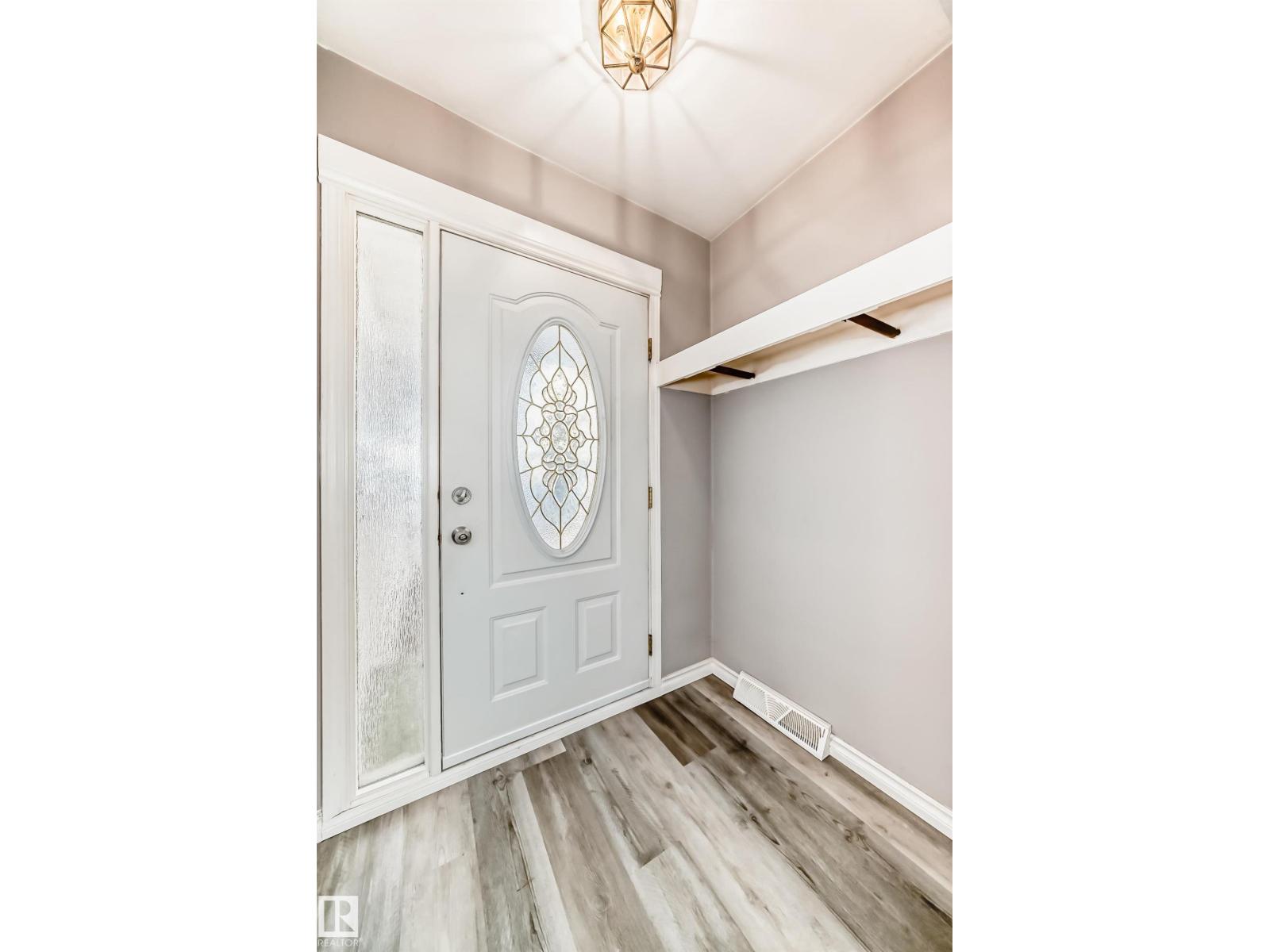 8639 64 AV NW NW - 5