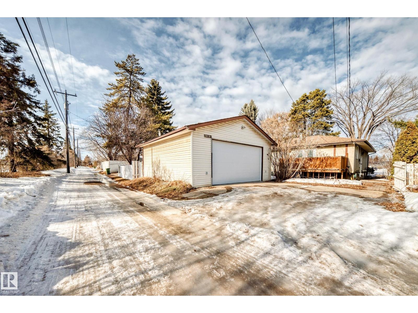 8639 64 AV NW NW, Edmonton