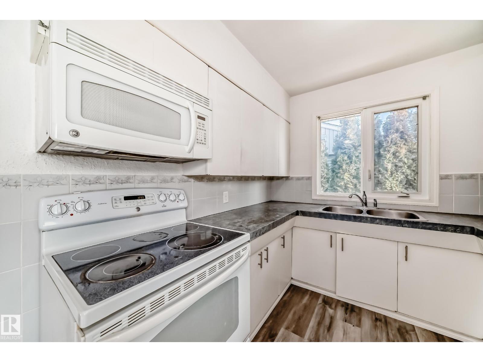 8639 64 AV NW NW, Edmonton