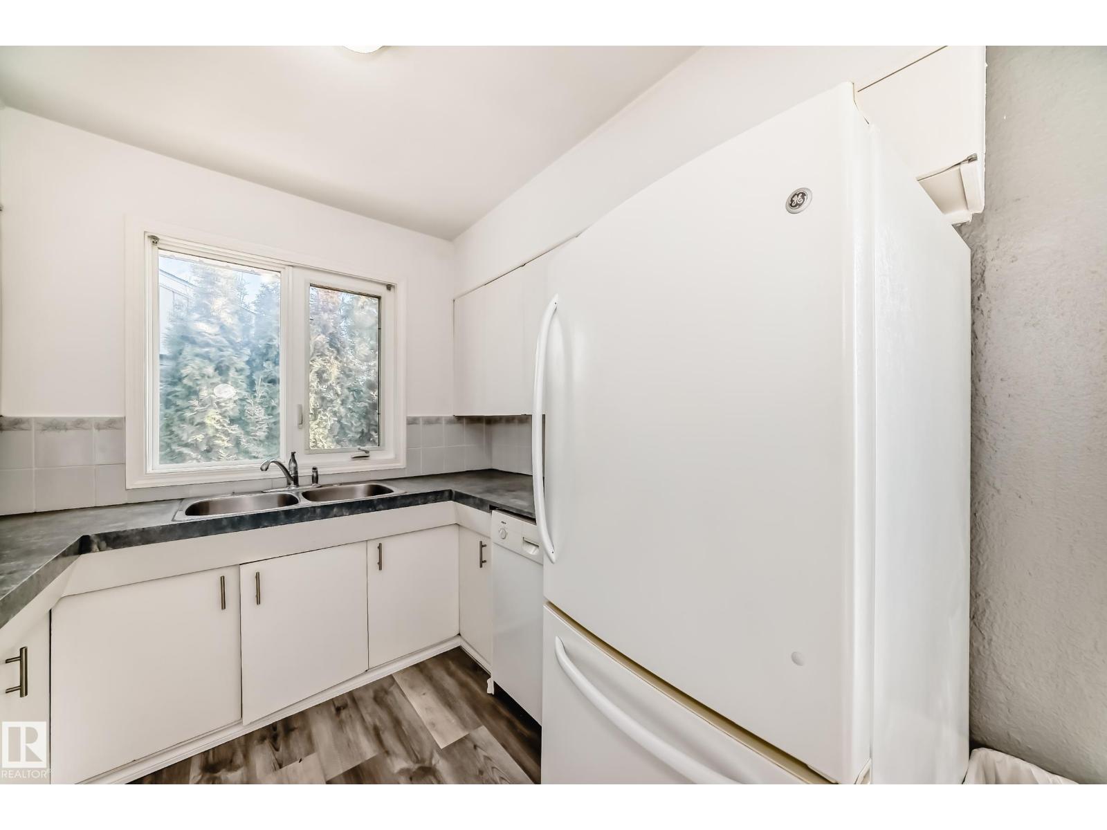 8639 64 AV NW NW - 8