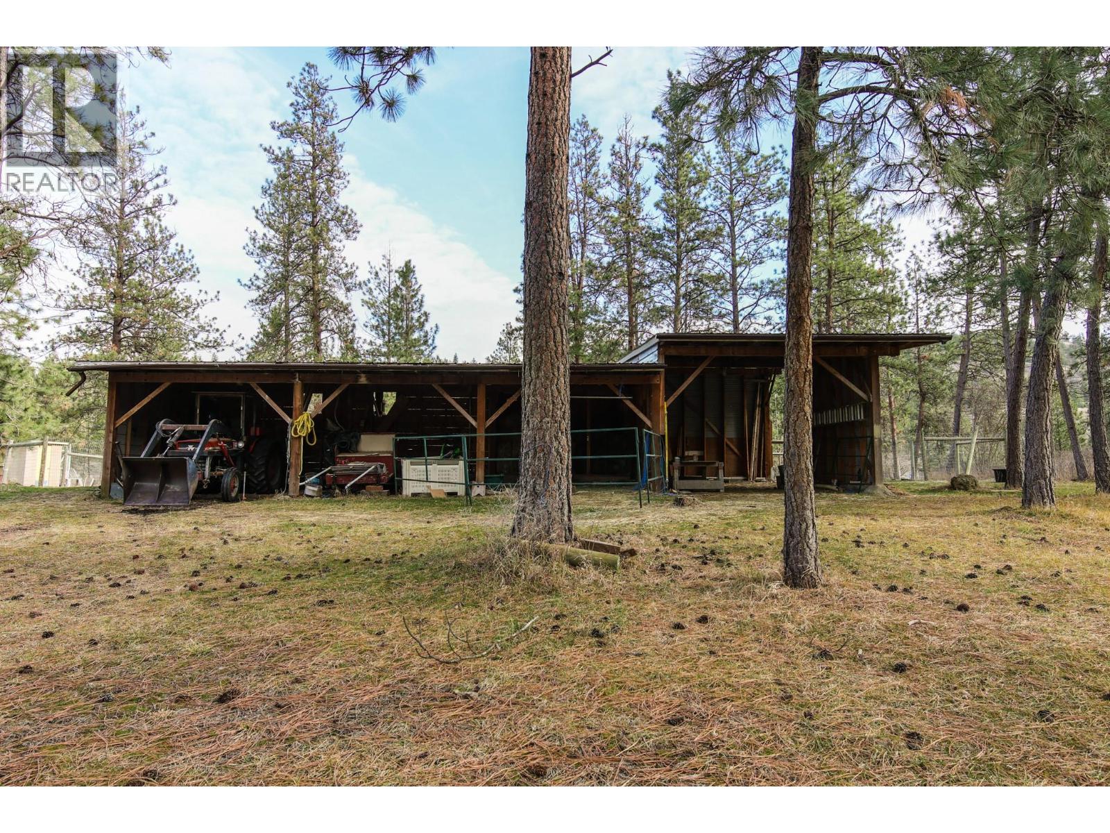 698 Green Lake Road, Oliver