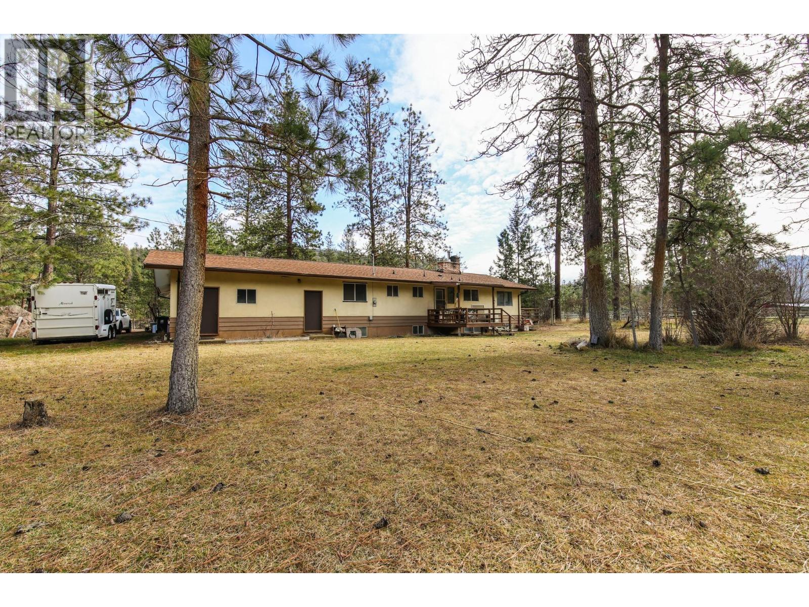 698 Green Lake Road, Oliver