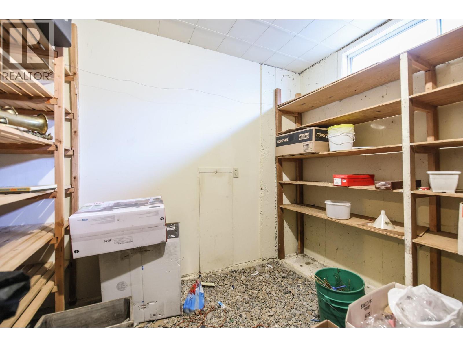 698 Green Lake Road, Oliver