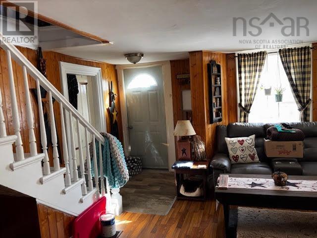 Property 8 of 19 of 669 Highway 1