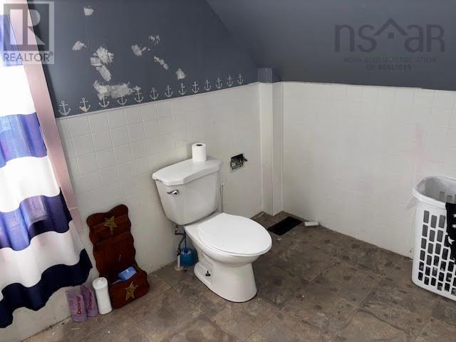 Property 18 of 19 of 669 Highway 1