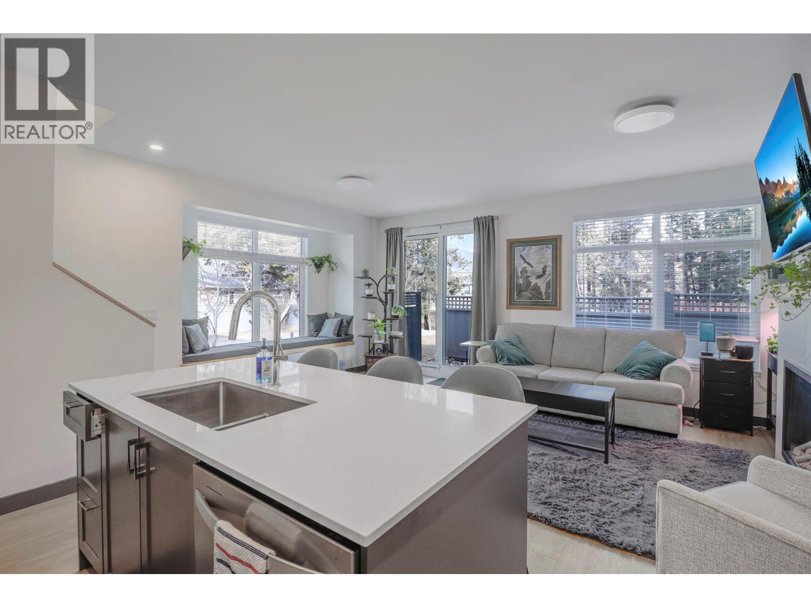 703 15A Crescent Unit# 15, Invermere