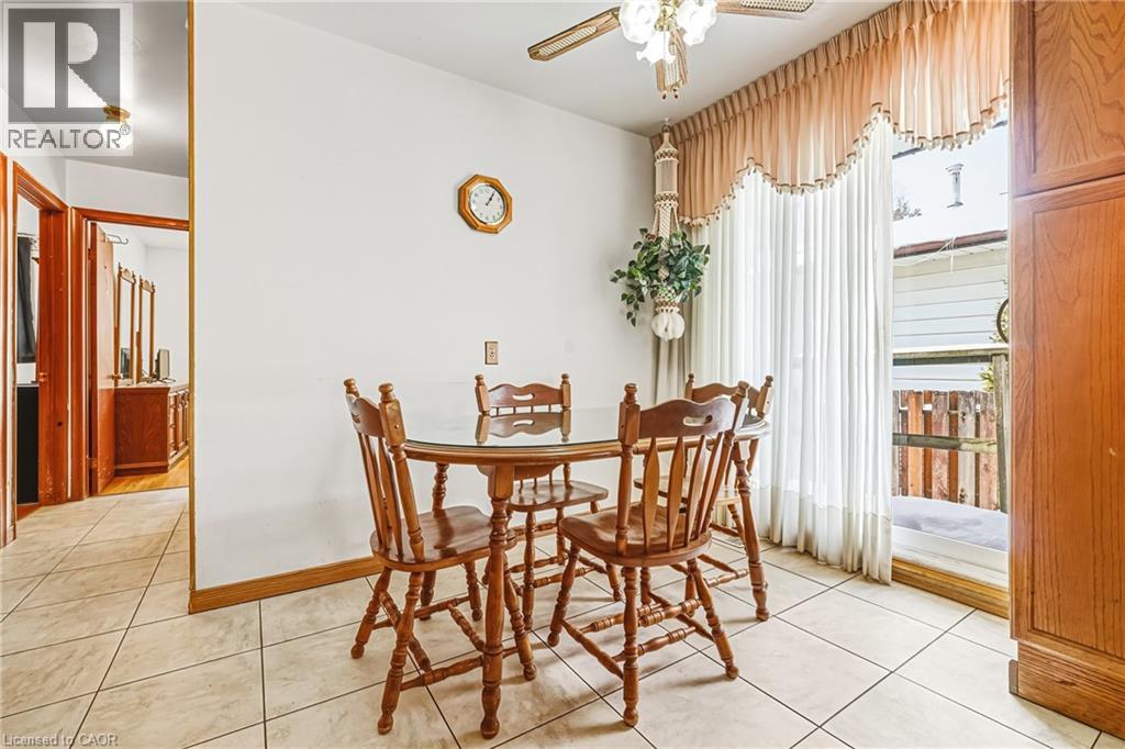 26 QUAKER CRESCENT - 14
