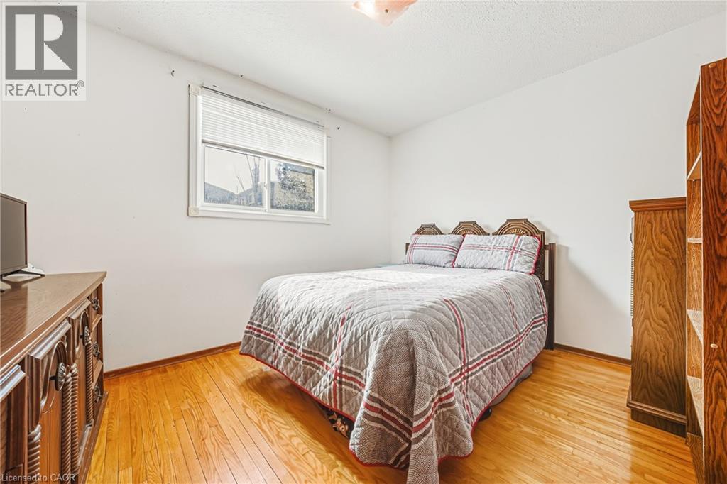 26 QUAKER CRESCENT - 17
