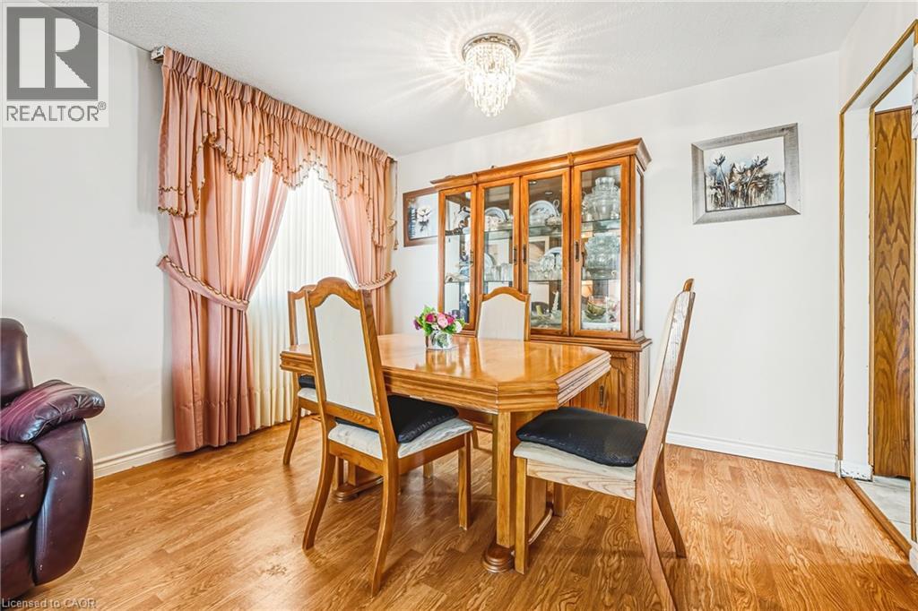 26 QUAKER CRESCENT - 7