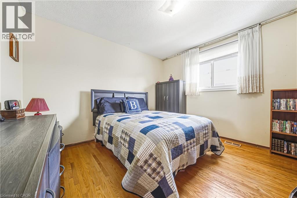 26 QUAKER CRESCENT - 15