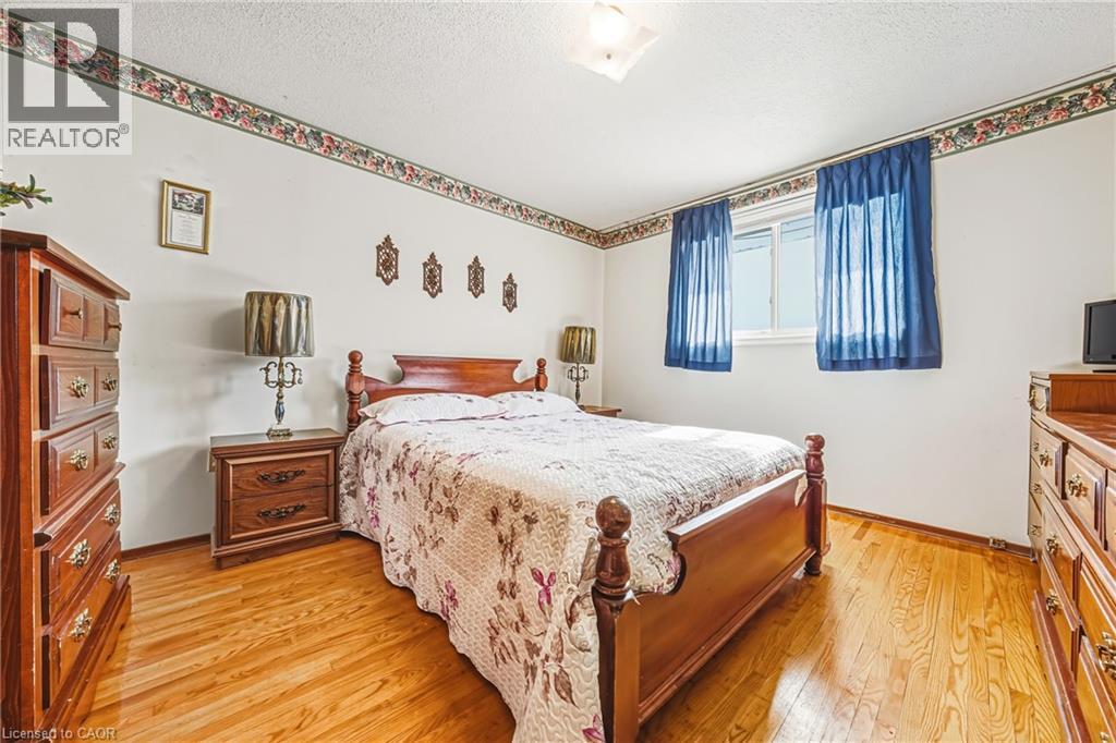 26 QUAKER CRESCENT - 18