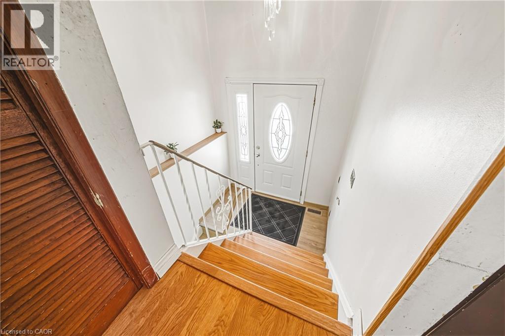 26 QUAKER CRESCENT - 5