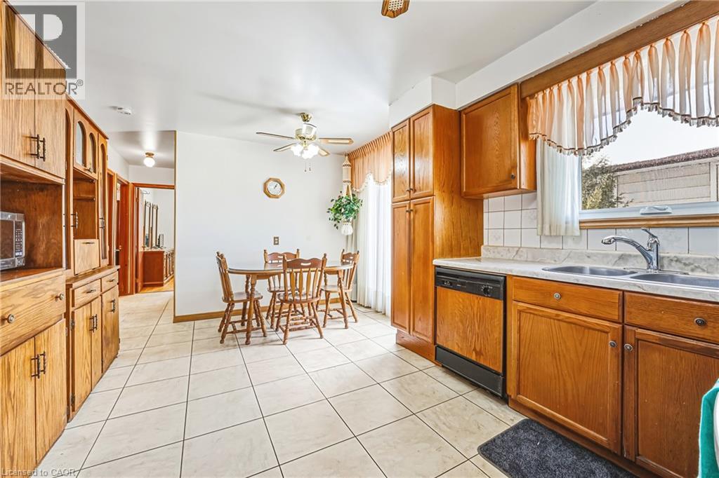 26 QUAKER CRESCENT - 11