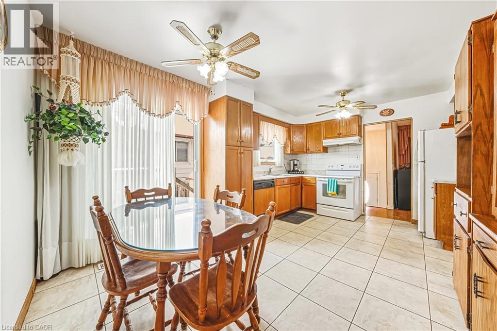 26 QUAKER CRESCENT - 10
