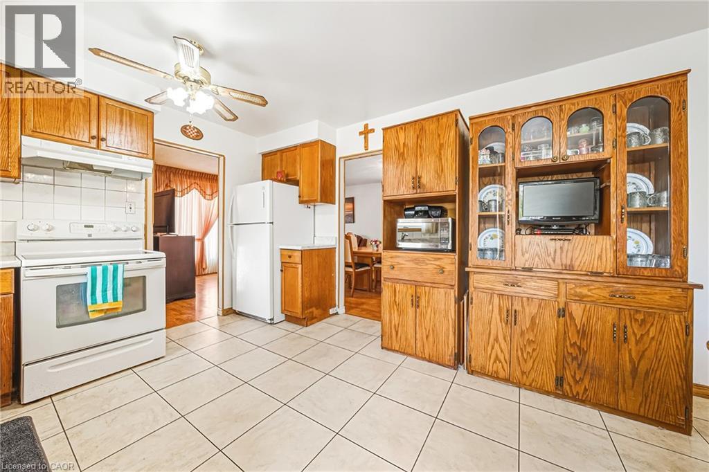 26 QUAKER CRESCENT - 13