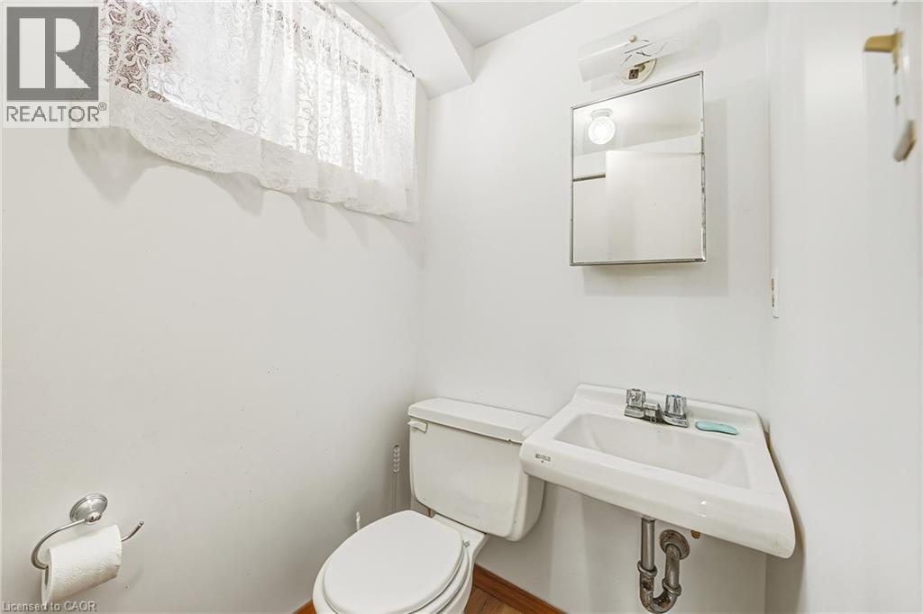 26 QUAKER CRESCENT - 24