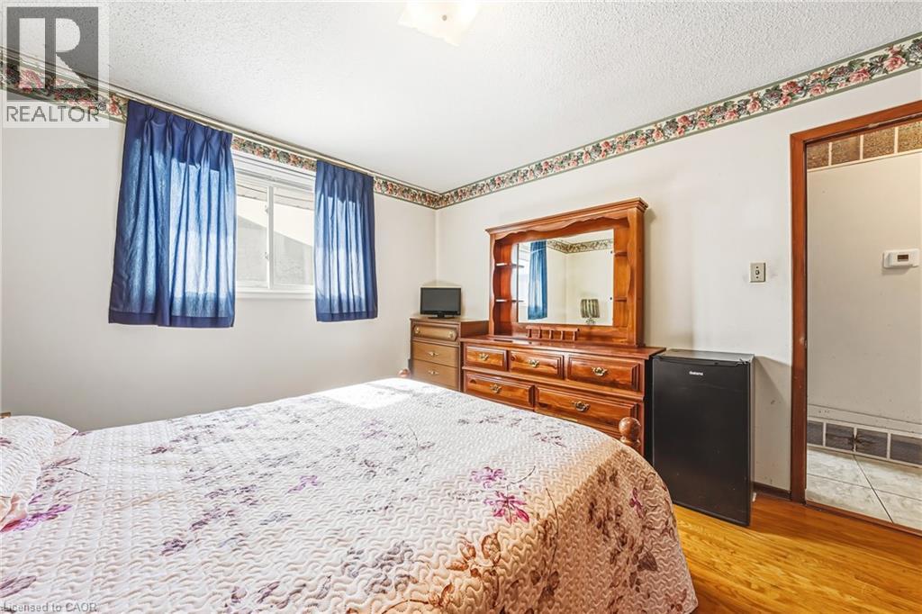 26 QUAKER CRESCENT - 19