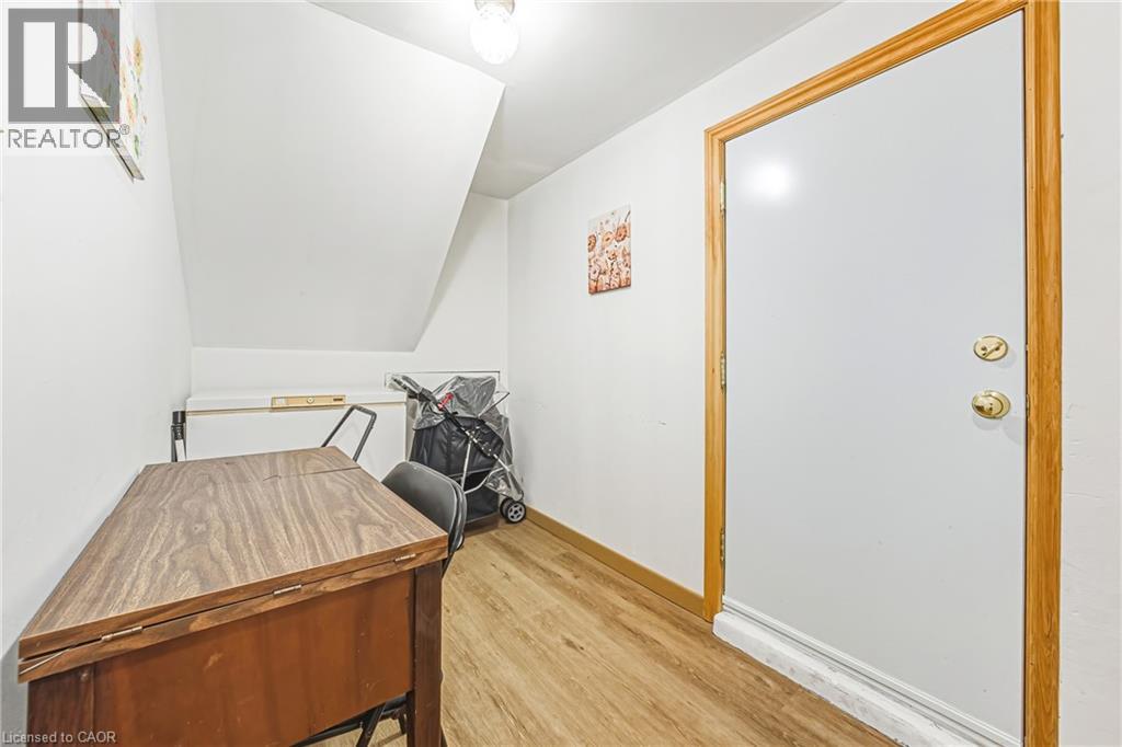 26 QUAKER CRESCENT - 21
