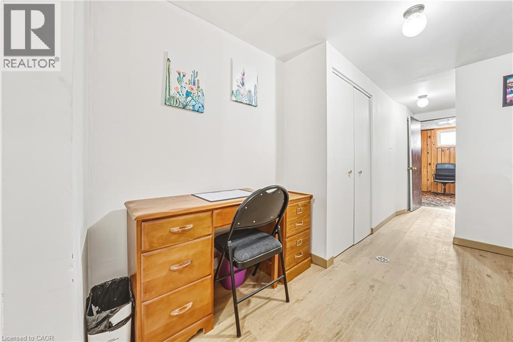 26 QUAKER CRESCENT - 23