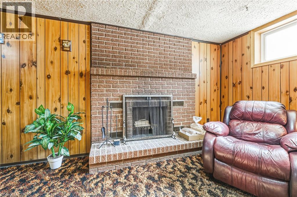 26 QUAKER CRESCENT - 27