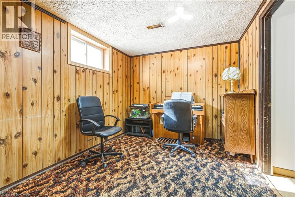 26 QUAKER CRESCENT - 25