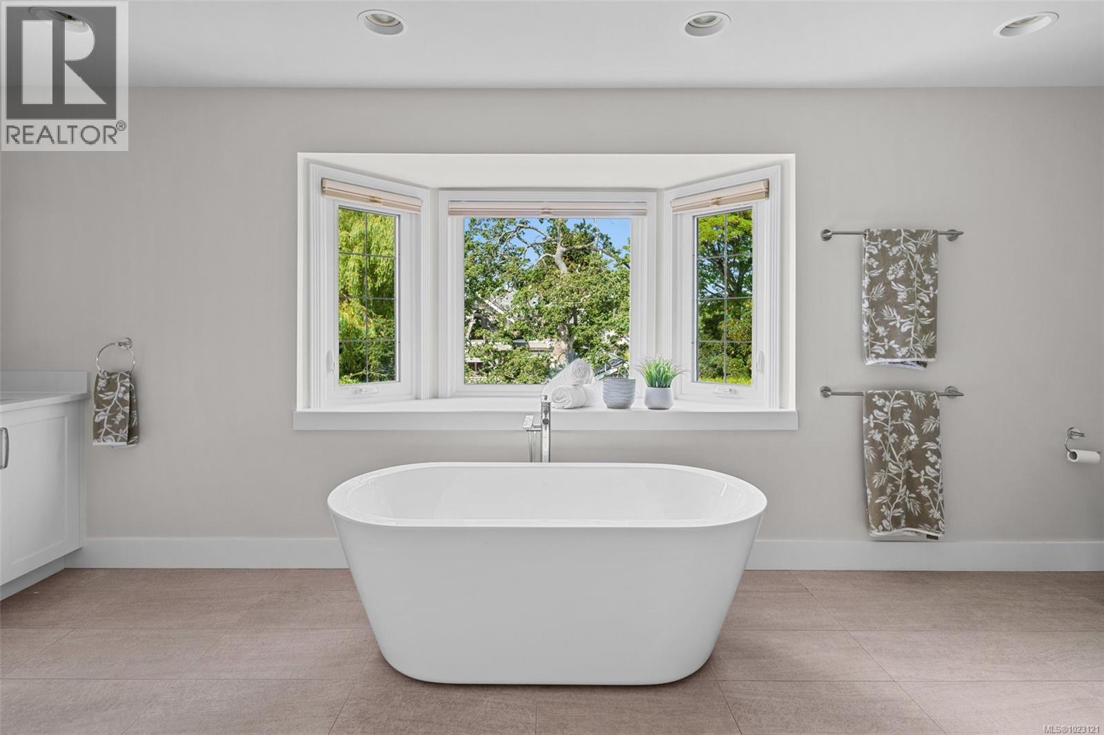  750 Island Road, Oak Bay