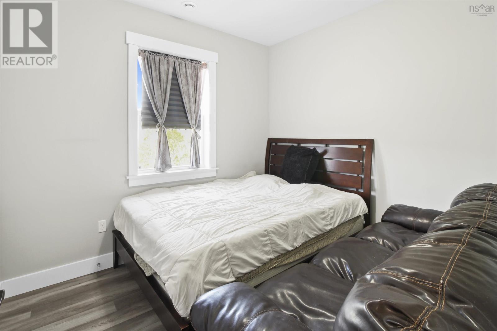 Property 28 of 36 of 9 Perry Crescent