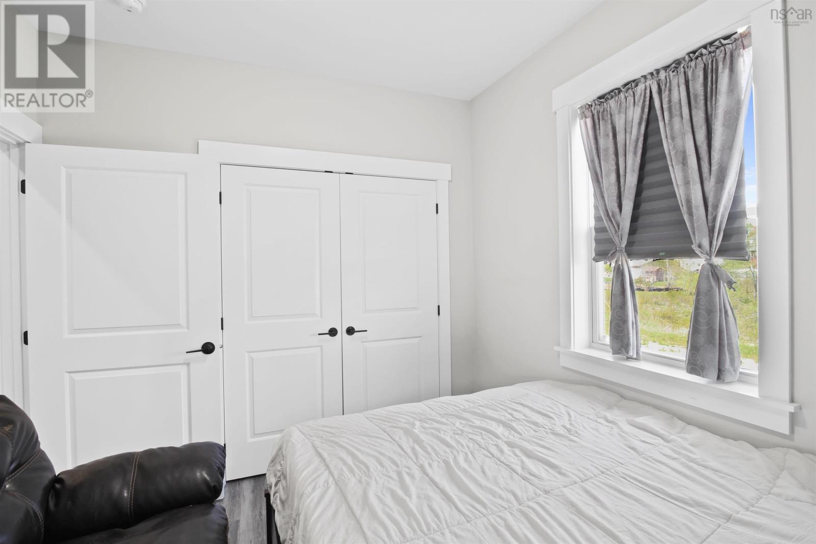 Property 29 of 36 of 9 Perry Crescent