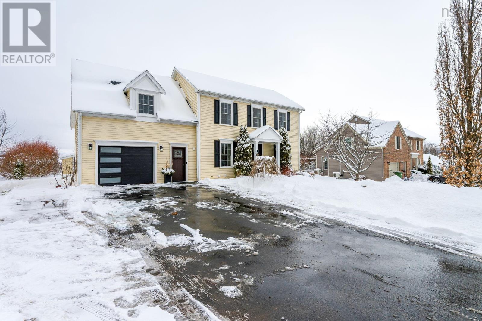 39 Stirling Avenue - Photo 2 of 50, Wolfville, Nova Scotia