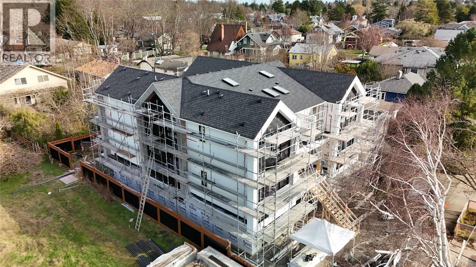 3 1434 Brooke St, Victoria