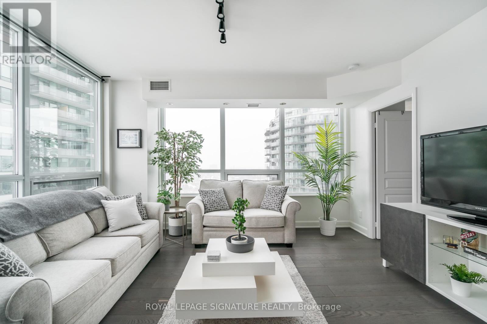 1802 - 2230 LAKESHORE BOULEVARD W - Photo 2 of 23, Toronto (Mimico), Ontario