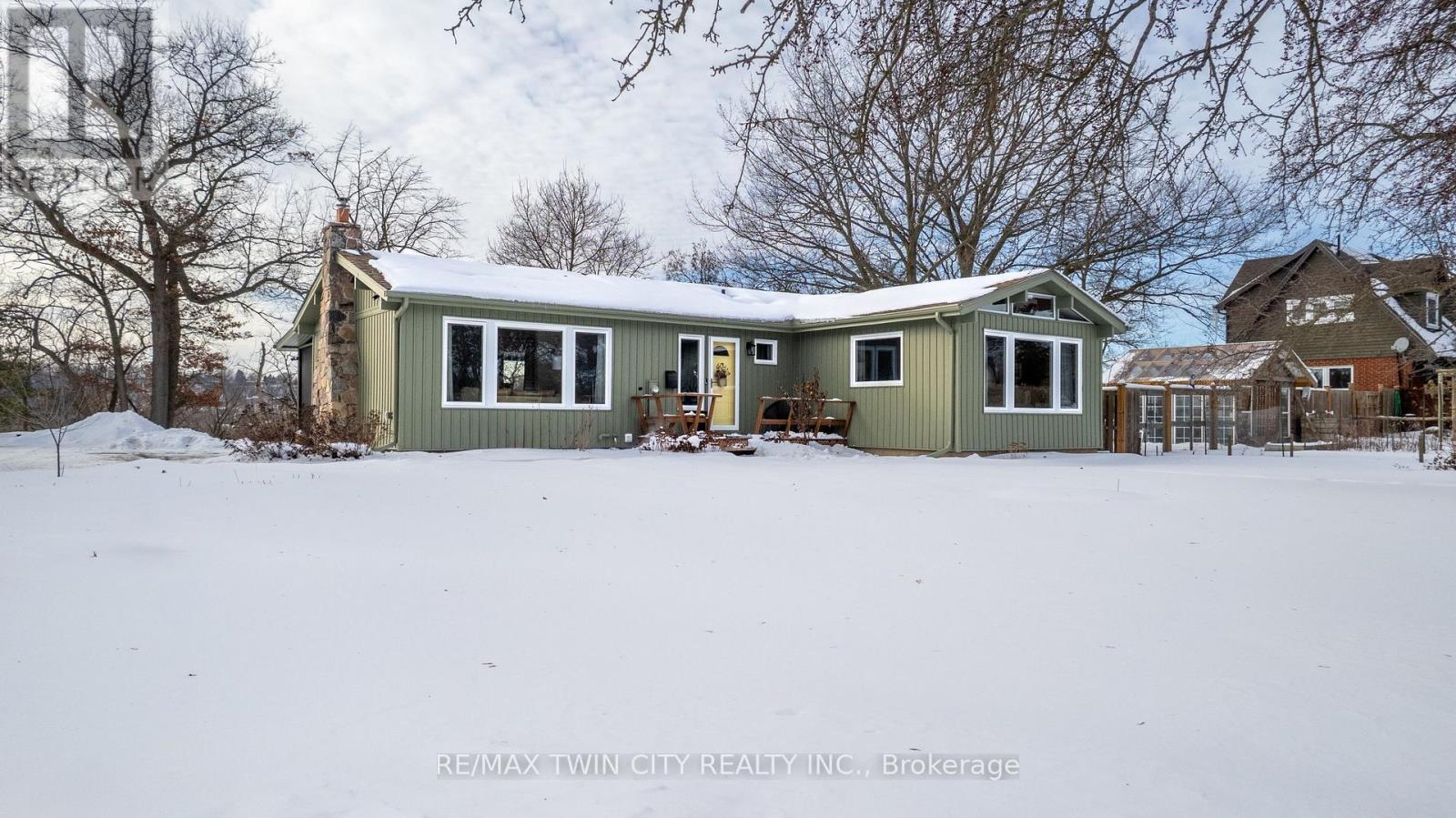 60 Curtis Avenue South