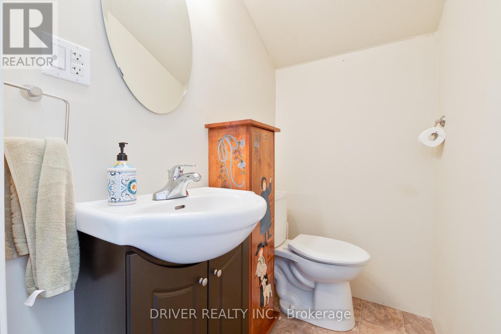 36 SPRUCE STREET W Property Photo