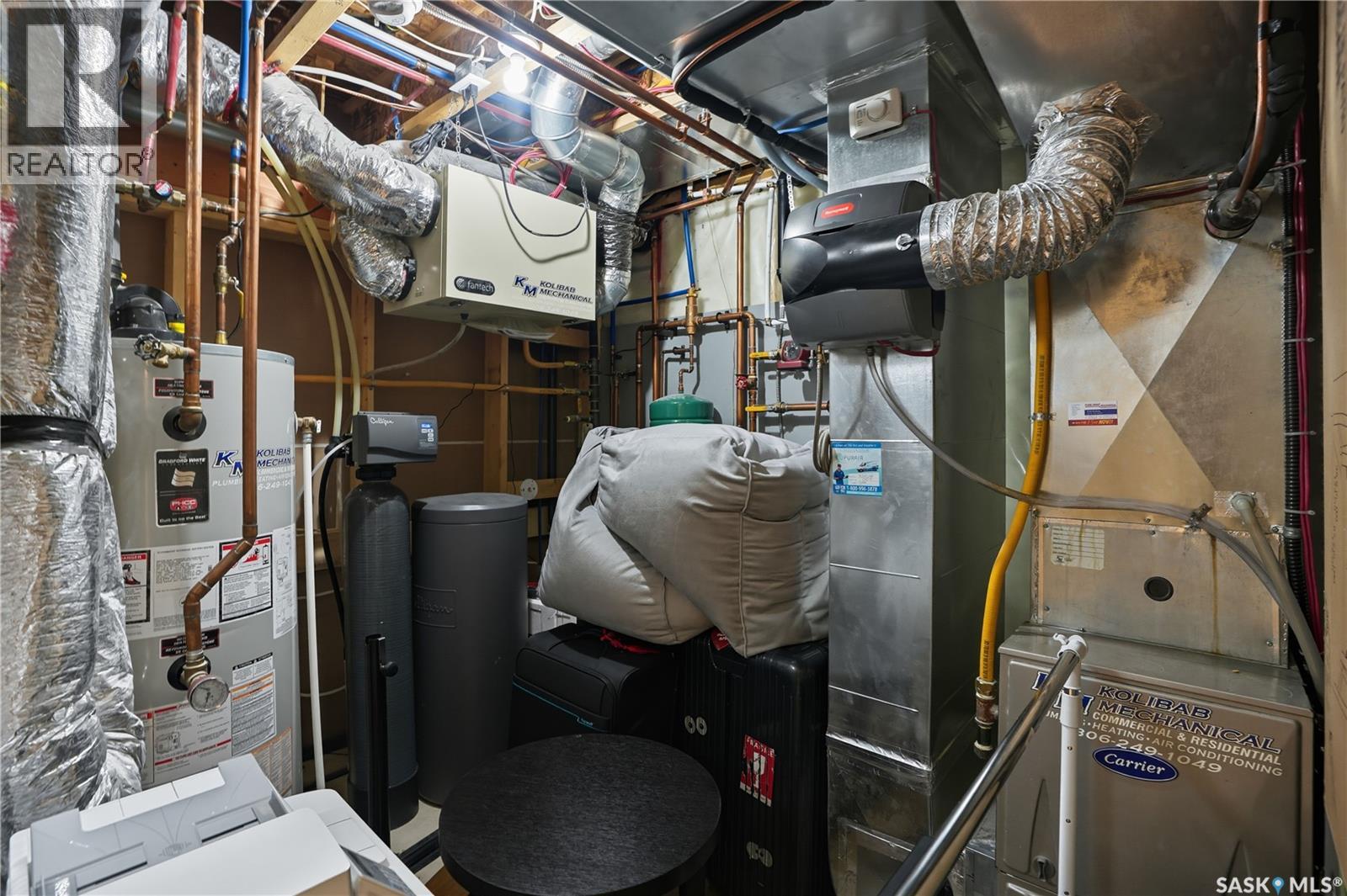 303 DAGNONE CRESCENT - 40