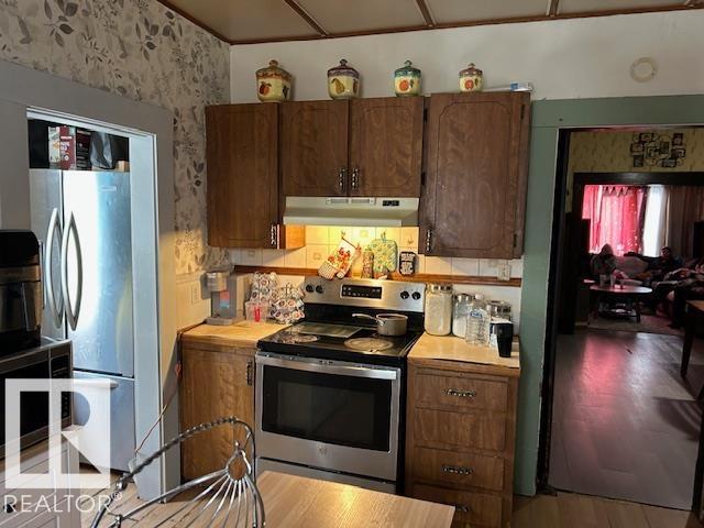 10848 93 ST NW - 4