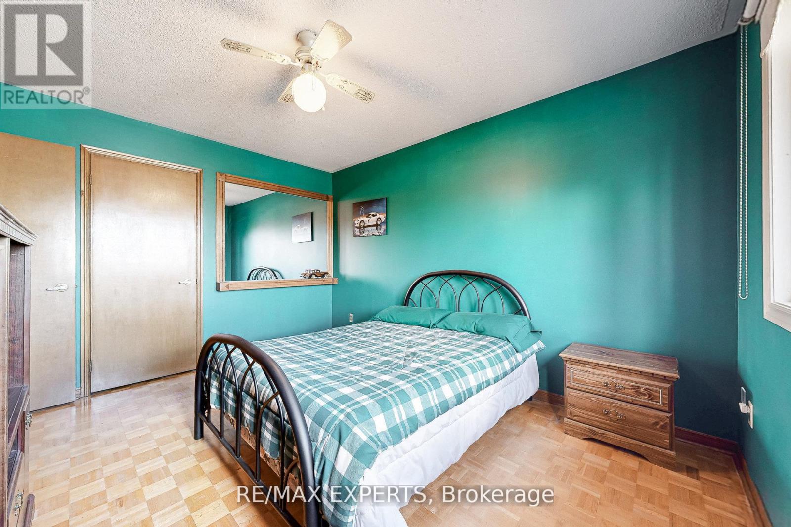 47 VELVET CRESCENT - 32