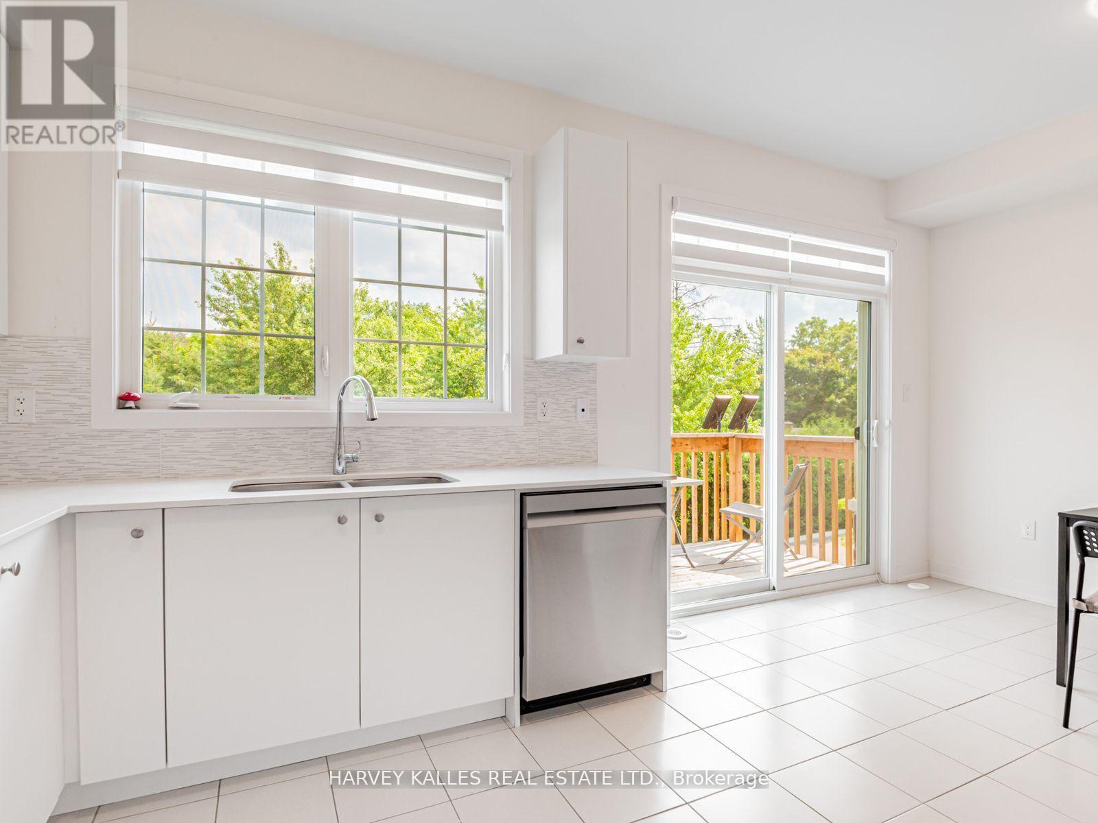 104 LYALL STOKES CIRCLE - 14