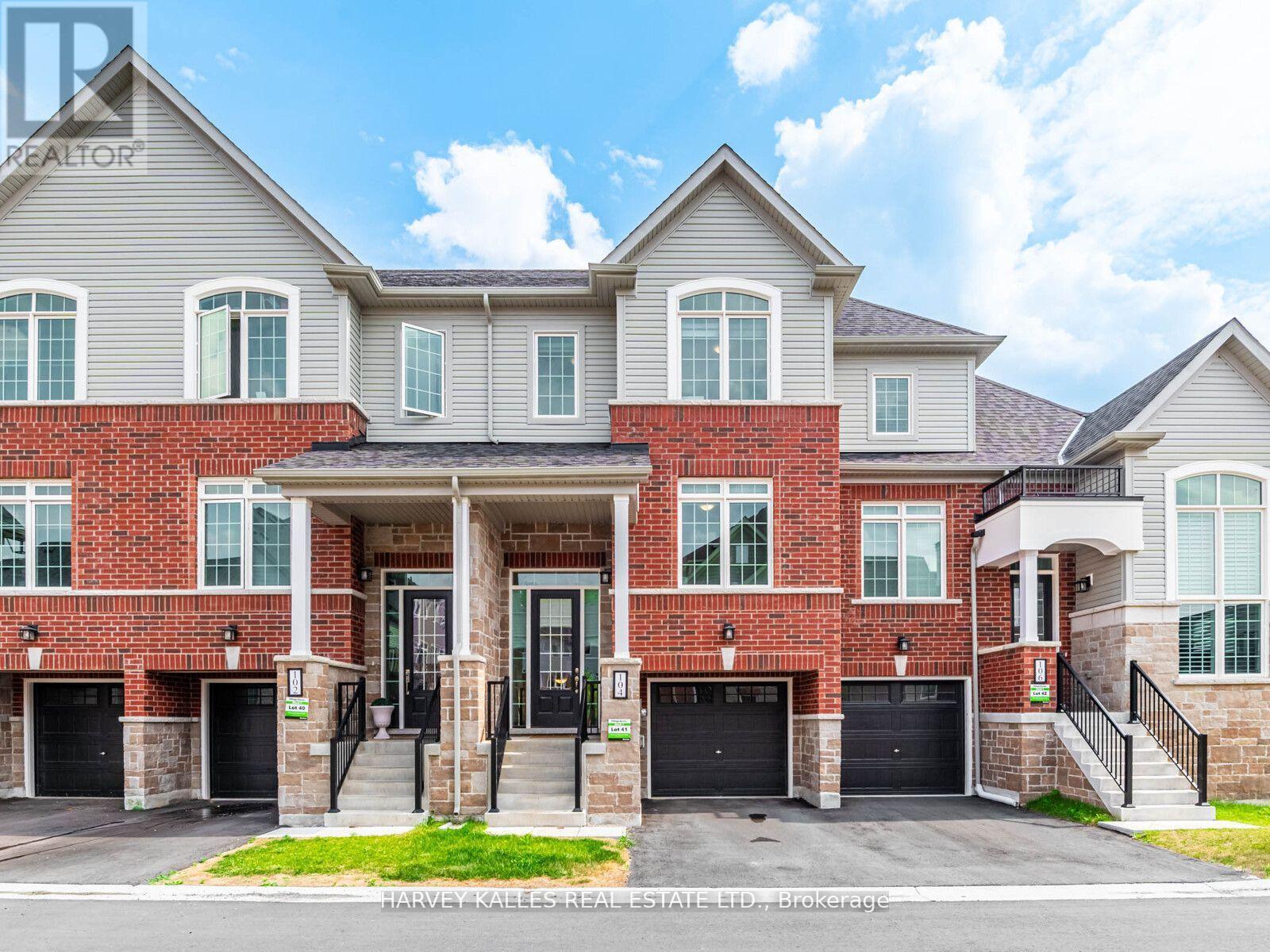 104 Lyall Stokes photo 2