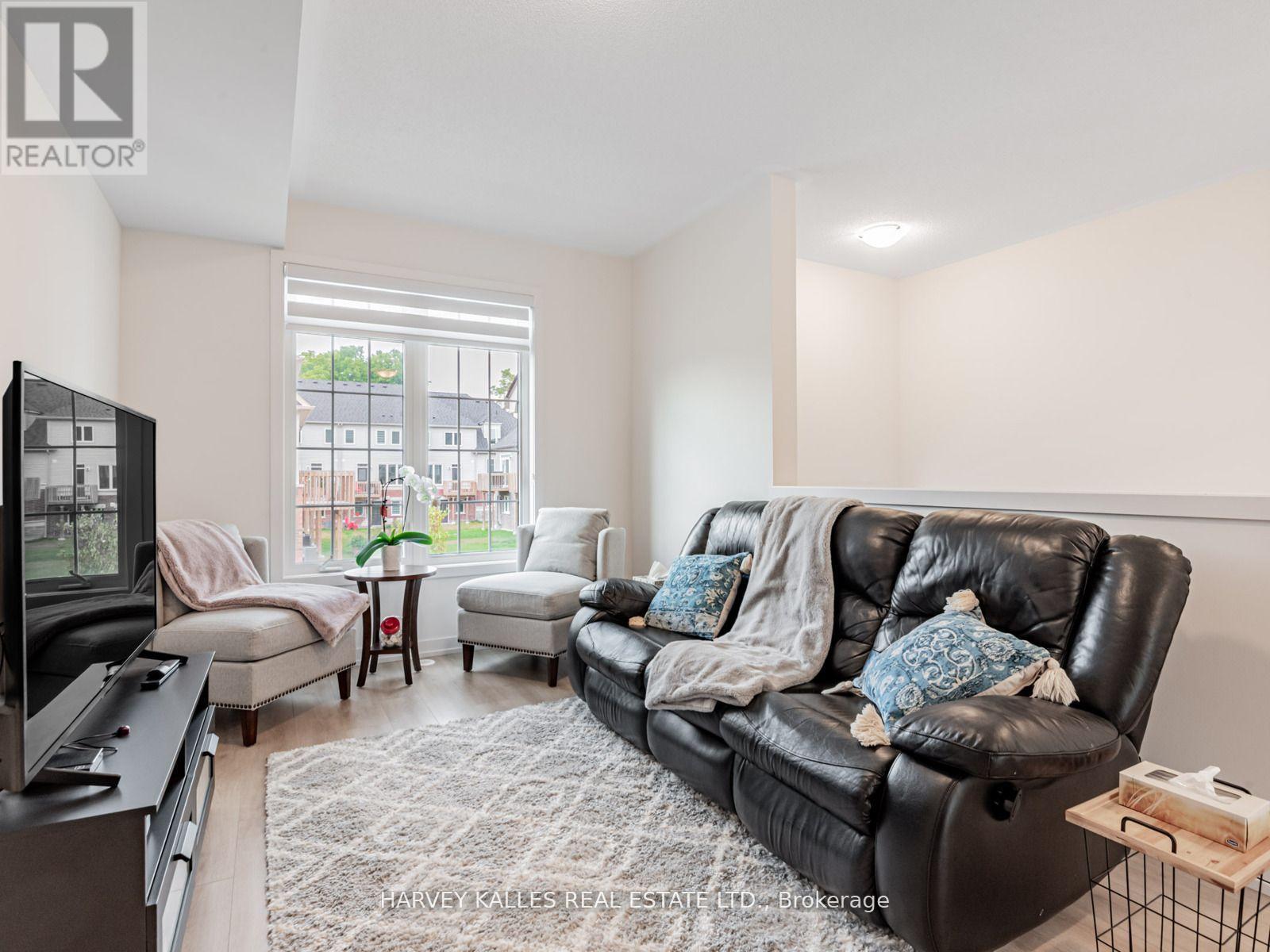 104 Lyall Stokes photo 5