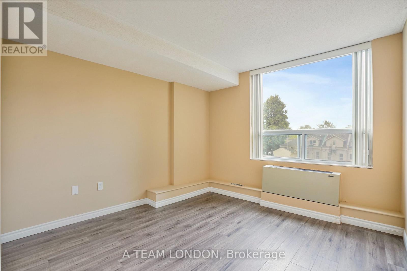#407 155 KENT STREET - 28
