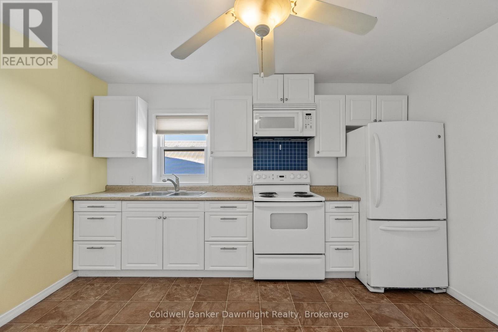 3 - 3-437 MAIN STREET - Photo 4 of 19, South Huron (Exeter), Ontario